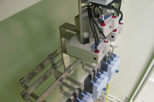 句容配电柜-应急照明配电柜使用对工作人员的具